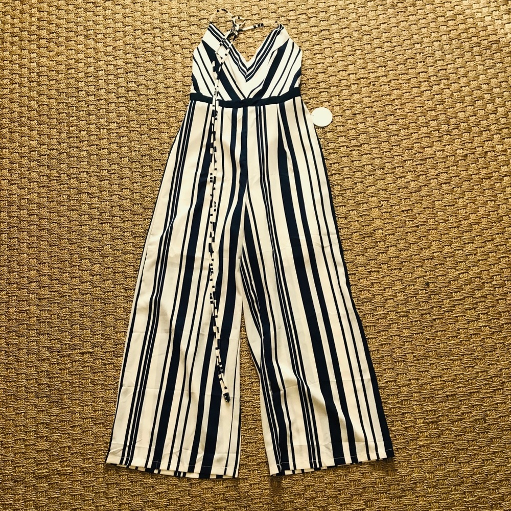 Flattering summer jumpsuit EUC!